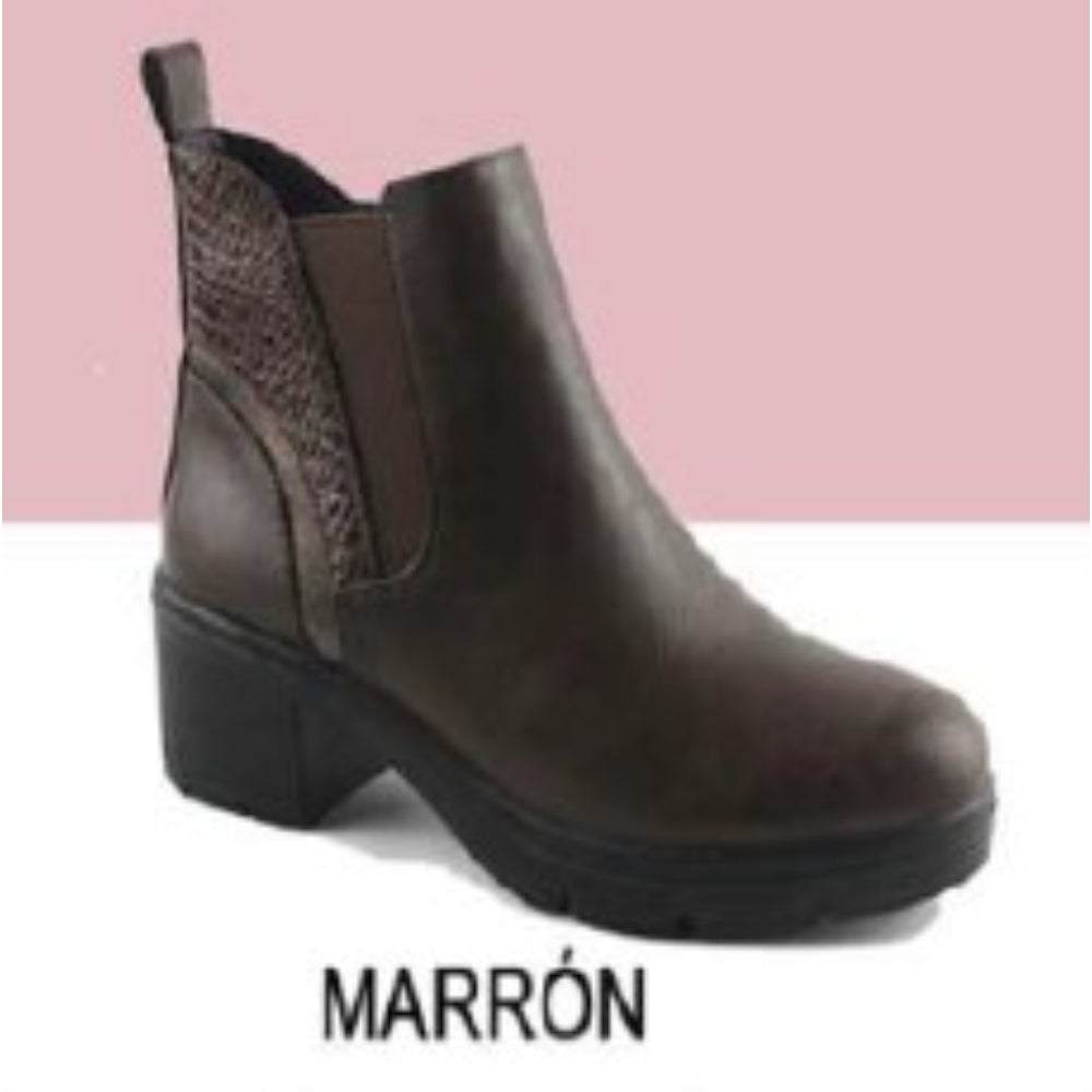 MARRÓN